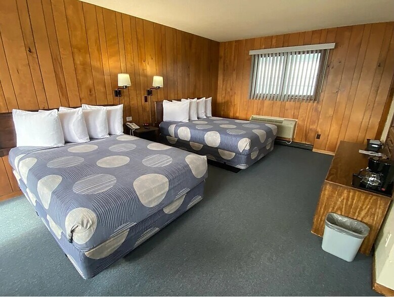 More Photos Of 6100 M-68 Hwy, Indian River Hotel For Sale