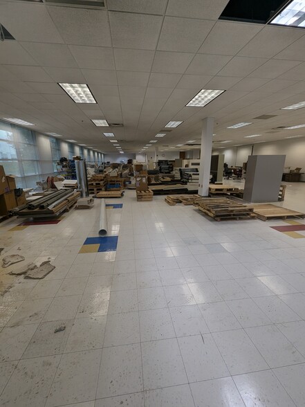 More Photos Of 2800 Duncan Rd, Lafayette Manufacturing For Lease