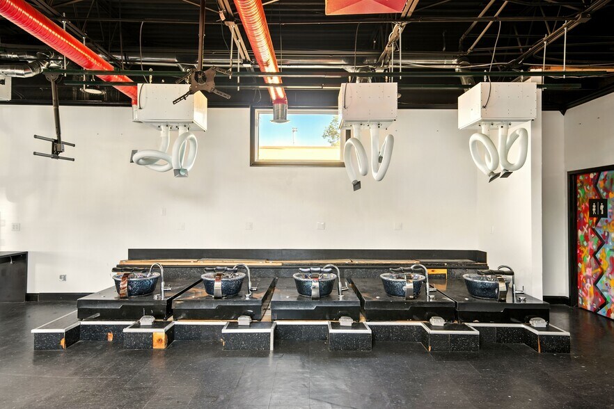 More Photos Of 8235 W 8 Mile Rd, Detroit Storefront For Sale