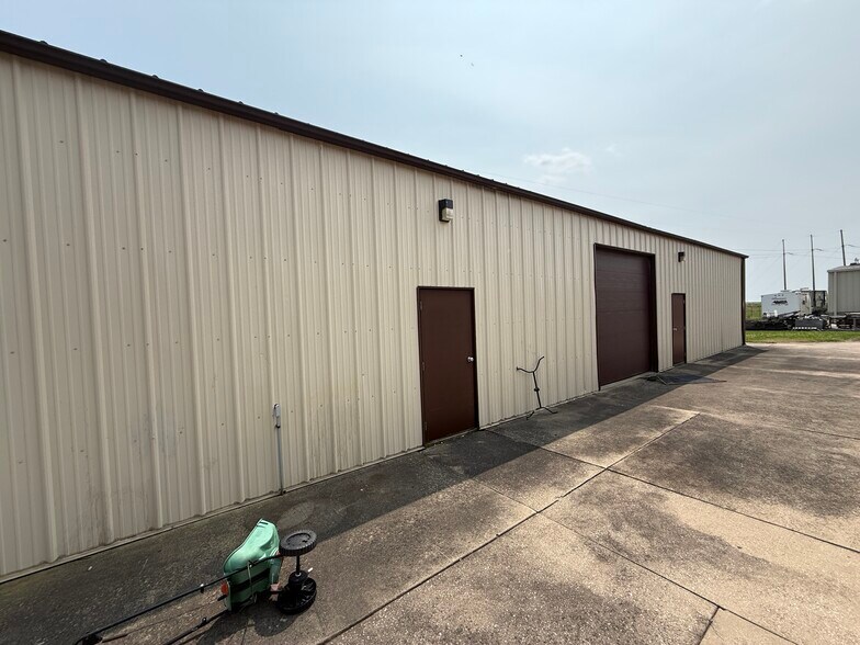 More Photos Of 5 Commerce Dr, Freeburg Service For Sale