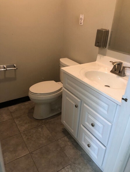 More Photos Of 13555 Automobile Blvd, Clearwater Medical For Lease