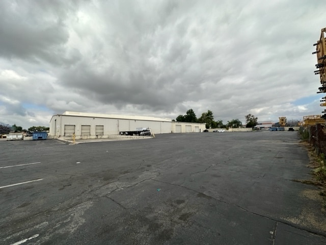 More Photos Of 1045 Rialto Ave, Rialto Warehouse For Lease