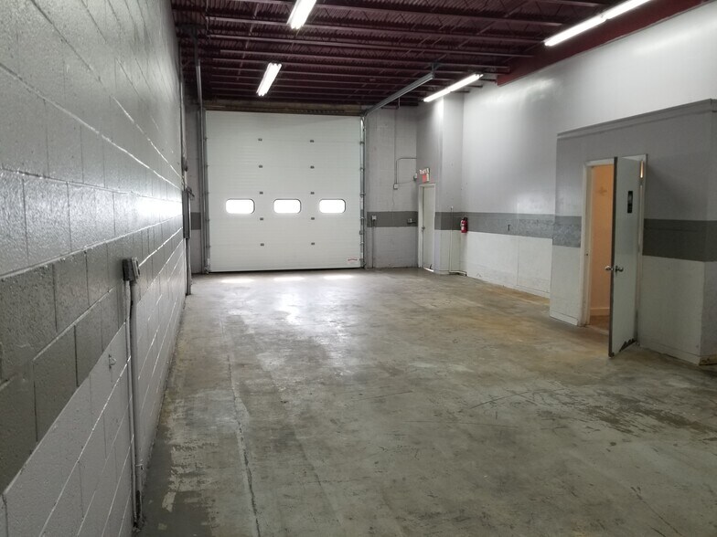 More Photos Of 4925-4949 Beech Rd, Temple Hills Flex For Lease