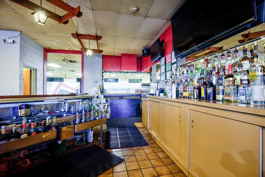 More Photos Of 2414 IL-23, Streator Flex For Sale