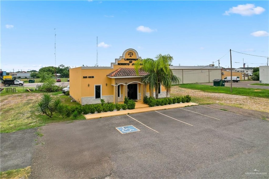 More Photos Of 412 Palmview Commercial Dr, Palmview Office For Sale