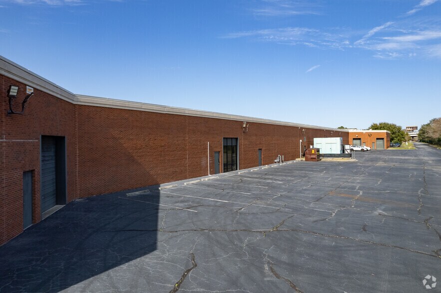 More Photos Of 8001 Chatham Center Dr, Savannah Office For Lease