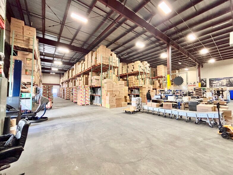 More Photos Of 86 Viaduct Rd, Stamford Warehouse For Lease