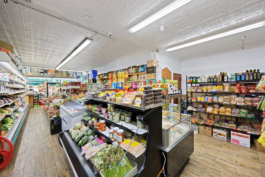 More Photos Of 678 Manhattan Ave, Brooklyn Storefront Retail Residential For Lease