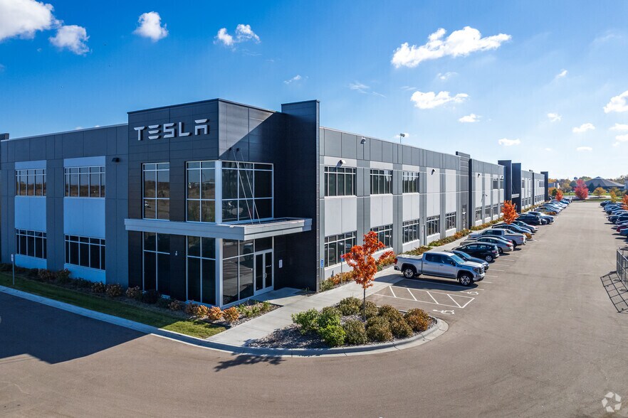 More Photos Of 9400 Decatur Dr, Brooklyn Park Warehouse For Sale