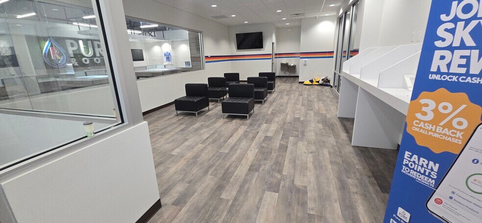 More Photos Of 515 N Larch St, Lansing Industrial For Sale