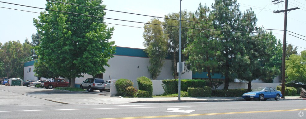 More Photos Of 8626 Wilbur Ave, Northridge Warehouse For Lease