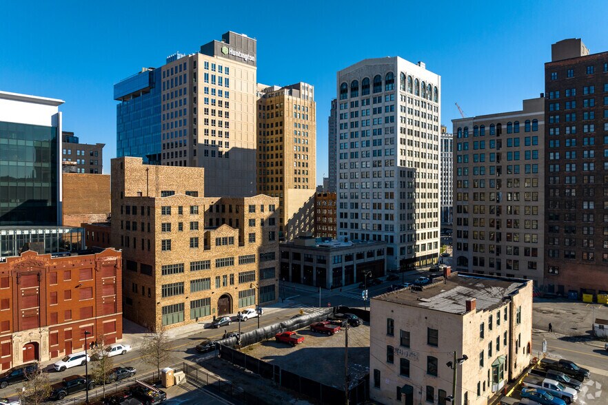 More Photos Of 2110 Park Ave, Detroit Office For Lease