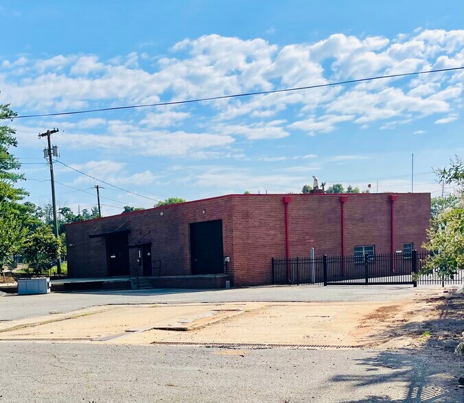 More Photos Of 500 W Fleming Dr, Morganton Warehouse For Lease