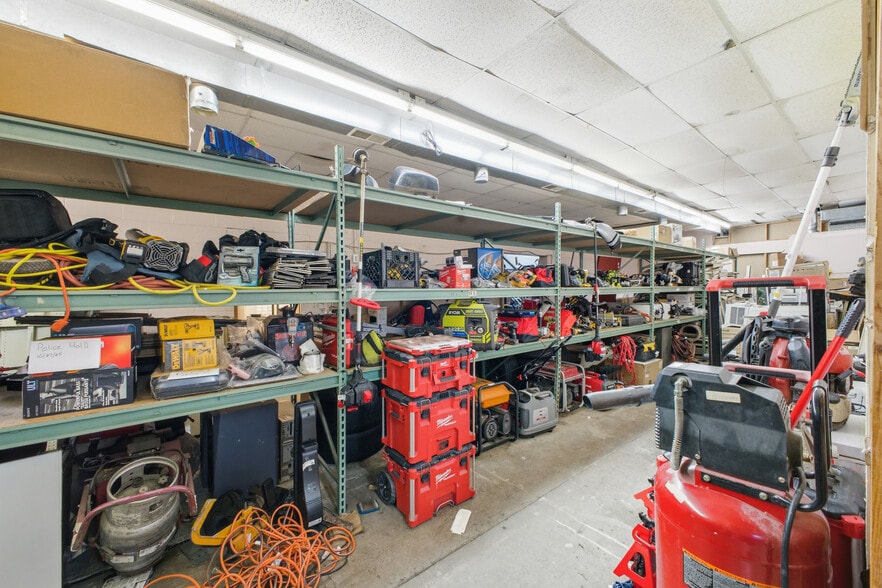 More Photos Of 3210 E Main St, Columbus Freestanding For Sale