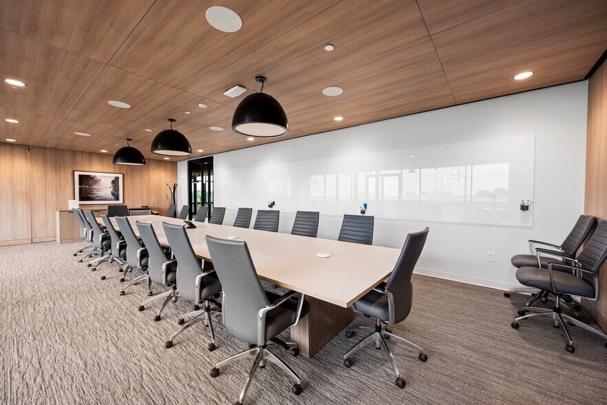 More Photos Of 3340 Perimeter Hill Dr, Nashville Office For Sale