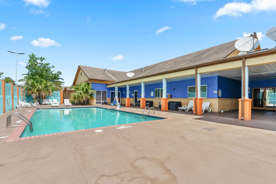 More Photos Of 12340 I-10 Service Rd, New Orleans Hotel For Sale