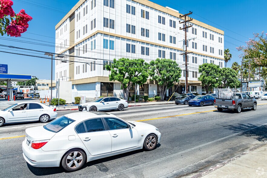 More Photos Of 15243 Vanowen St, Van Nuys Medical For Lease