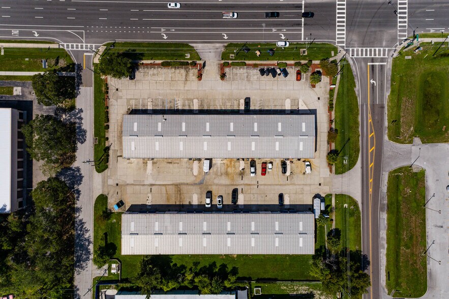 More Photos Of 12505 66th St N, Largo Warehouse For Lease