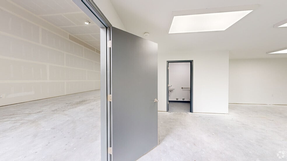 More Photos Of 310 Route 9, Waretown Flex For Lease