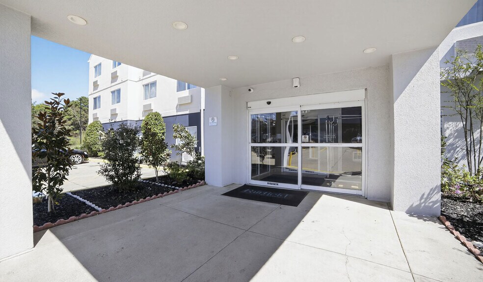 More Photos Of 1945 W Southwest Loop 323, Tyler Hotel For Sale