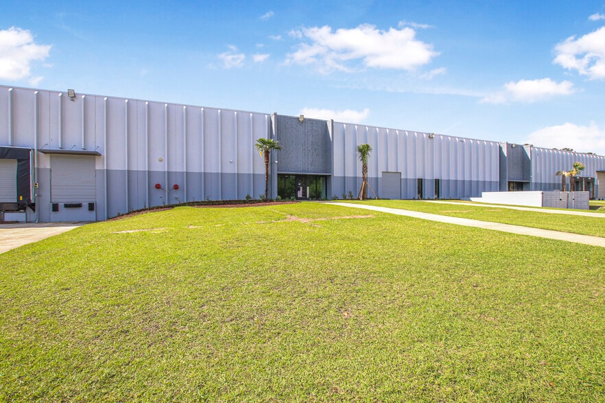 More Photos Of 7391 Pepperdam Ave, North Charleston Warehouse For Lease