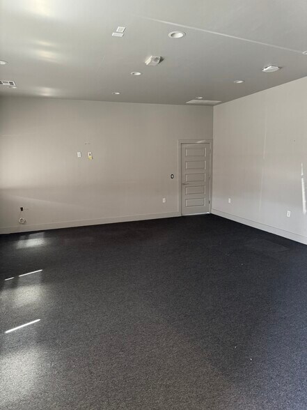 More Photos Of 601 Enterprise Dr, Edmond Office For Lease