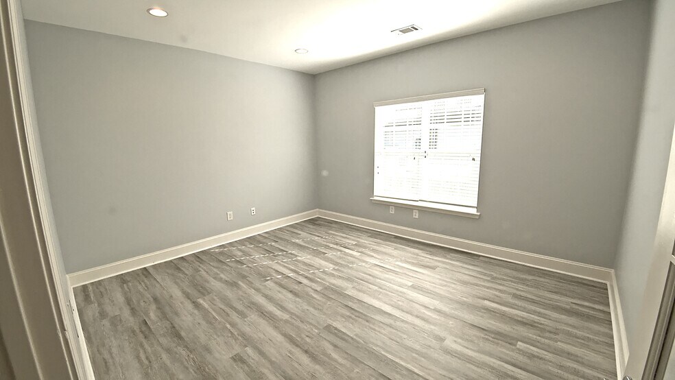 More Photos Of 239-243 River Park North Dr, Woodstock Medical For Sale