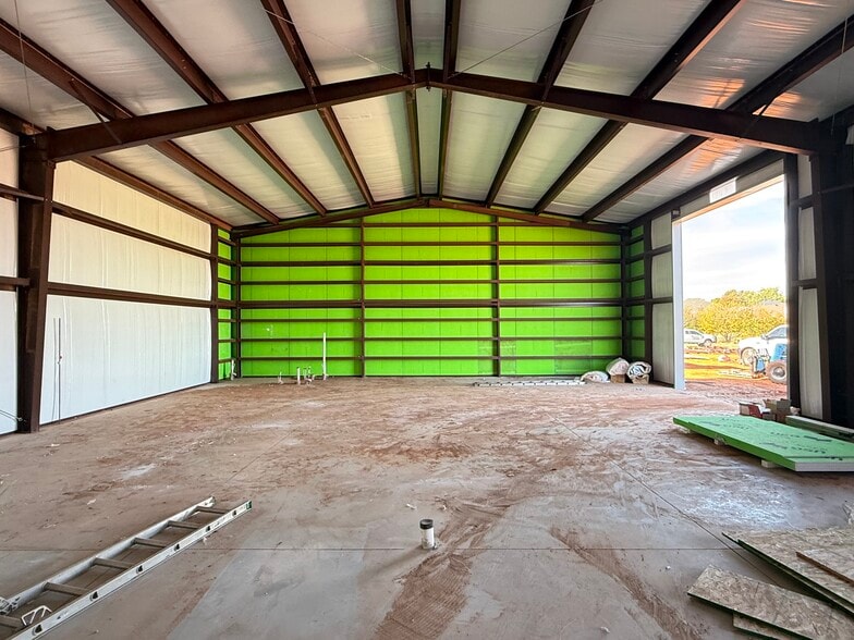 More Photos Of 7716 NW 81st Cir, Oklahoma City Warehouse For Sale