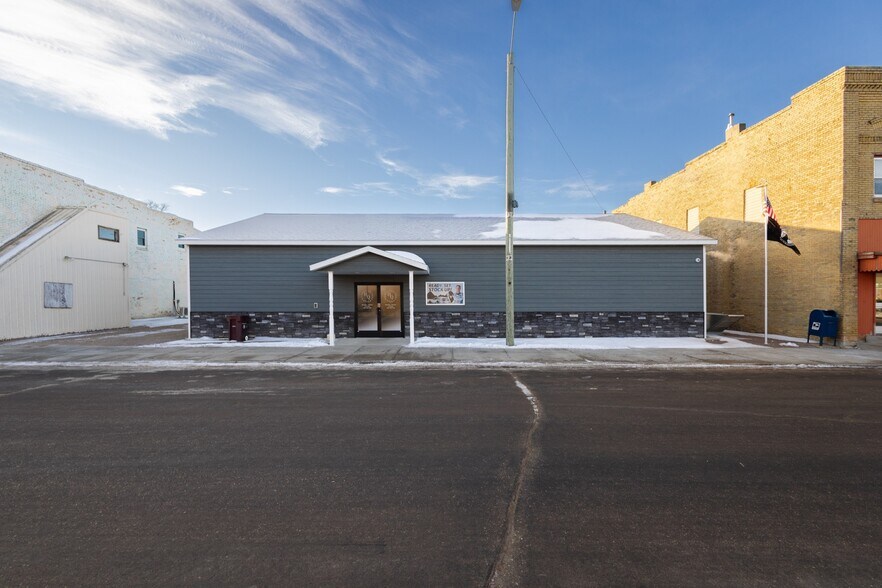 Primary Photo Of 317 Studdart Ave, Graceville General Retail For Sale