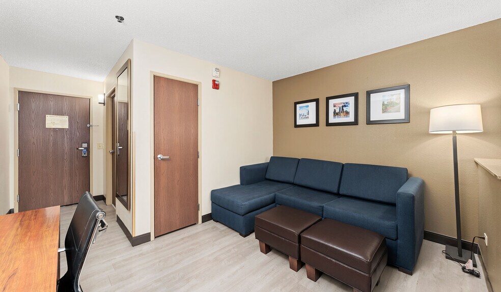 More Photos Of 1775 E Belvidere Rd, Grayslake Hotel For Sale