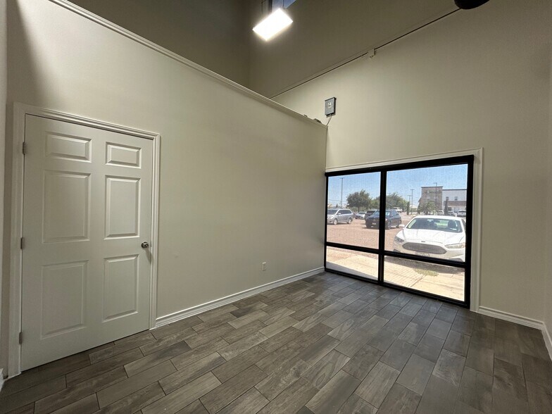 More Photos Of 8218 Casa Verde Rd, Laredo Storefront Retail Office For Lease