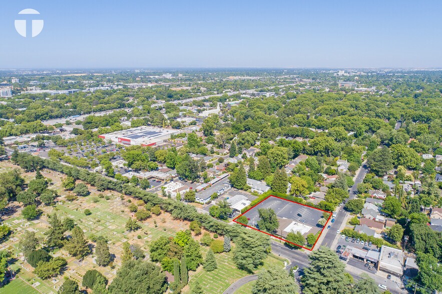 More Photos Of 2685 Riverside Blvd, Sacramento Funeral Home For Sale