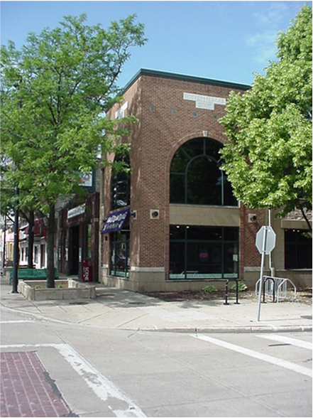 More Photos Of 163 N Broadway, Green Bay Storefront Retail Office For Lease