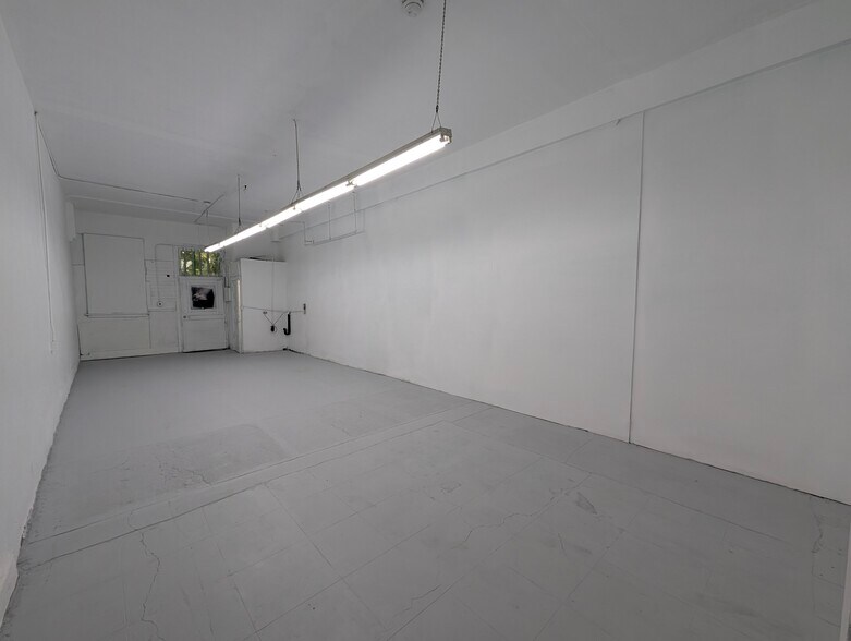 More Photos Of 5556-5566 Hollywood Blvd, Los Angeles Storefront Retail Residential For Lease