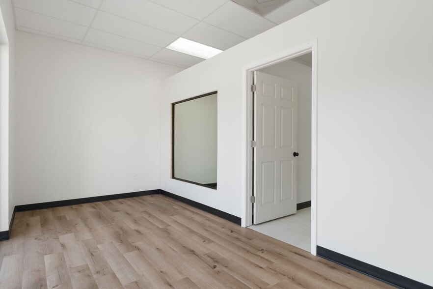 More Photos Of 1298 E Norvell Bryant Hwy, Hernando Freestanding For Sale