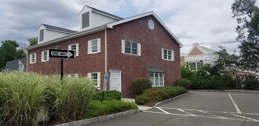 More Photos Of 551 Passaic Ave, West Caldwell Freestanding For Lease