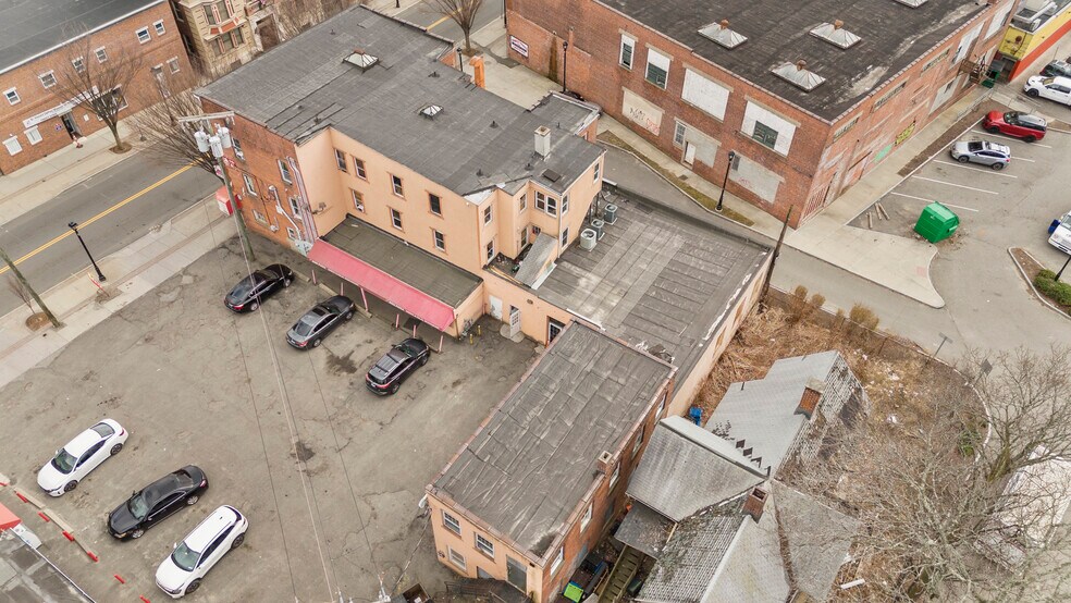 More Photos Of 33 Willow St, Waterbury Apartments For Sale
