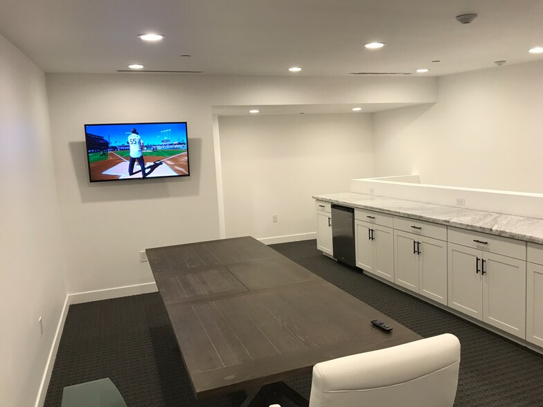 More Photos Of 45 Goldenland Ct, Sacramento Warehouse For Sale