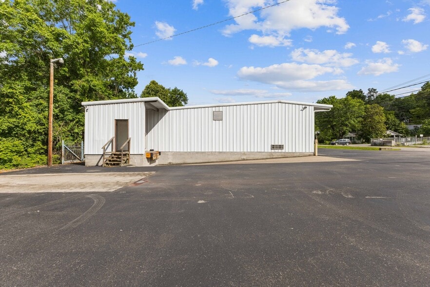 More Photos Of 1094 N Main St, Ashland City Light Manufacturing For Sale