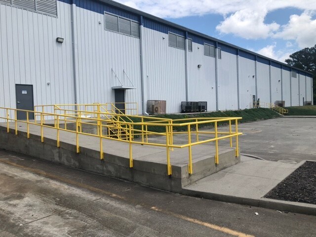 More Photos Of 212 Burlington Rd, Shannon Distribution For Lease