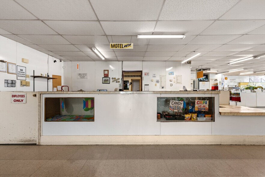More Photos Of 416 State St, Trinidad Flex For Sale