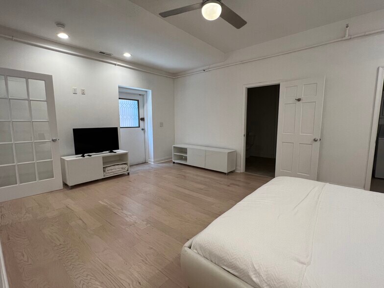 More Photos Of 22 Campbell Ave SE, Roanoke Storefront Retail Residential For Sale