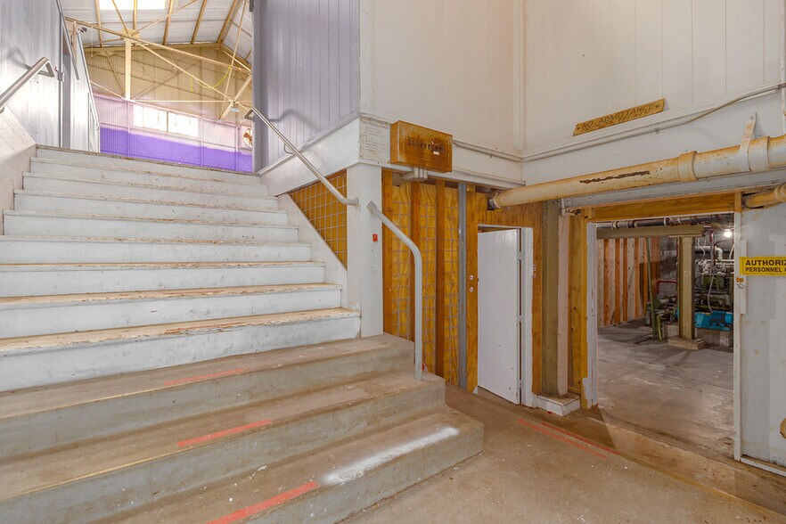 More Photos Of 138 Kamehameha Ave, Hilo Storefront For Sale