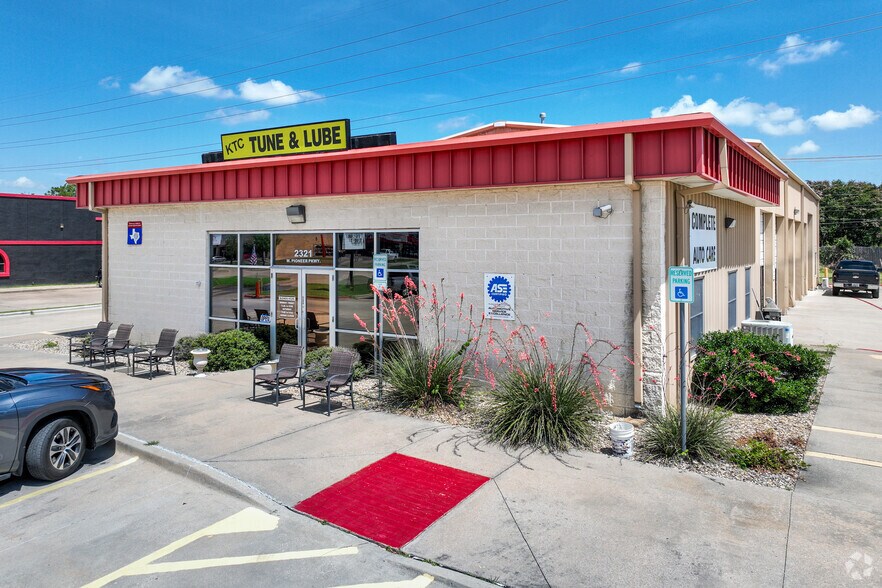 Primary Photo Of 2321 W Pioneer Pky, Pantego Industrial For Sale