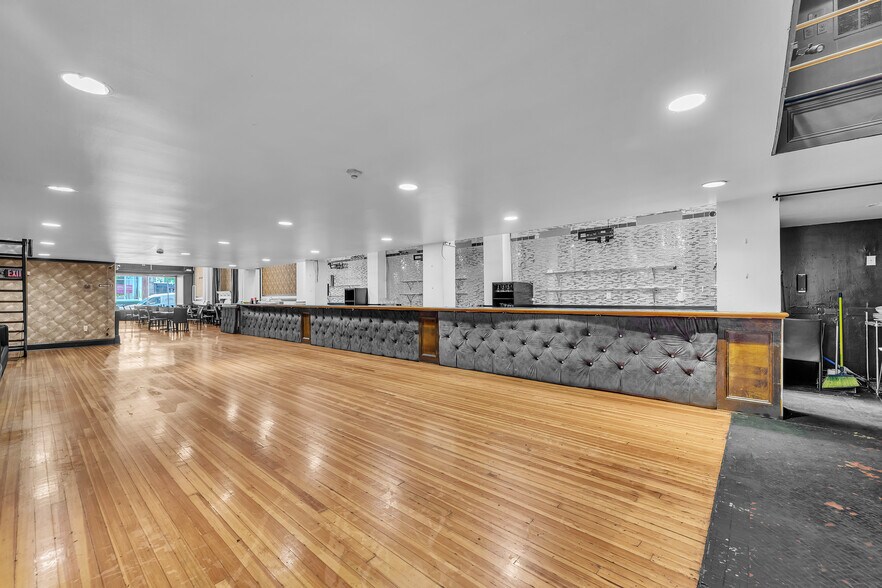 More Photos Of 518 N Charles St, Baltimore Storefront Retail Office For Lease