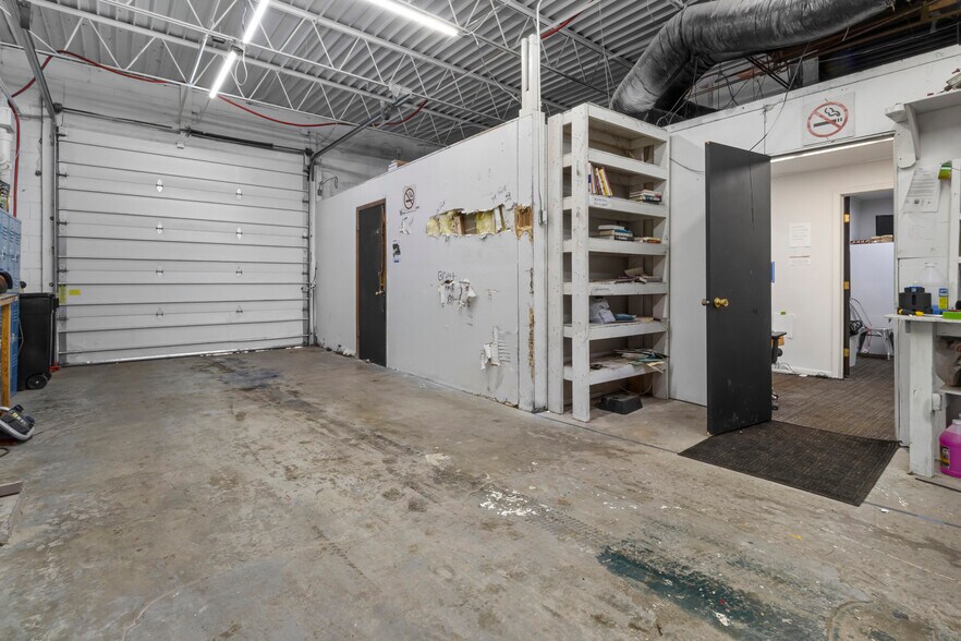 More Photos Of 2214-2228 E 44th St, Indianapolis Warehouse For Sale