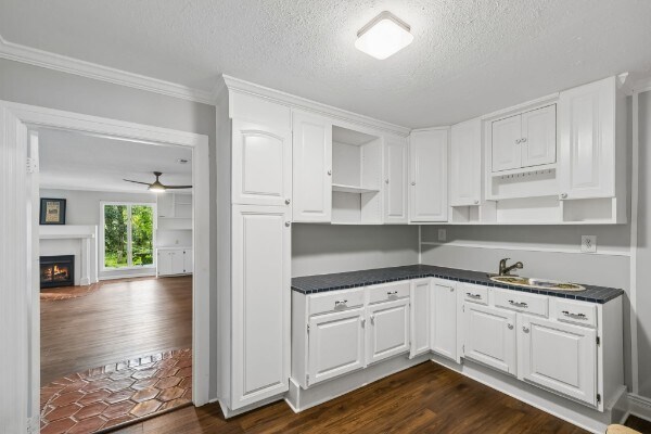More Photos Of 728 S Spring St, Manchester Specialty For Sale
