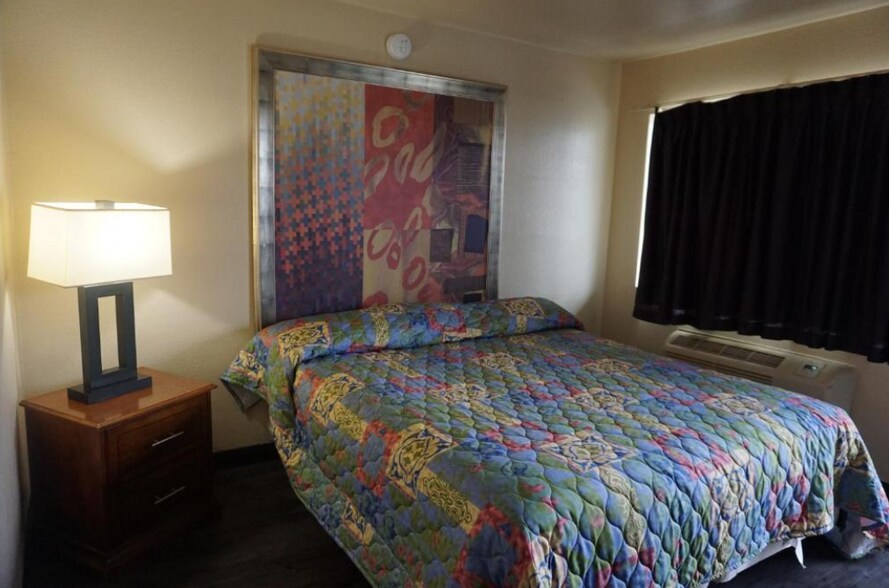 More Photos Of 9503 N Interstate 35, San Antonio Hotel For Sale