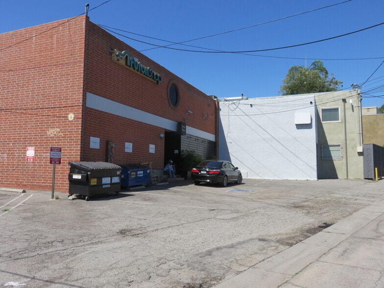 More Photos Of 17047 Ventura Blvd, Encino Freestanding For Sale