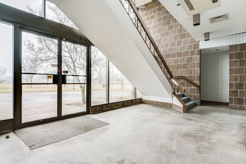 More Photos Of 825 Riverview Dr, Benton Harbor Light Distribution For Sale